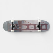 Golden gate bridge in mist. skateboard (Horizontaal)