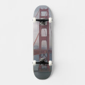 Golden gate bridge in mist. skateboard (Voorkant)
