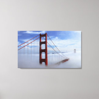 Golden Gate Bridge in wolken gedompeld Canvas Afdruk