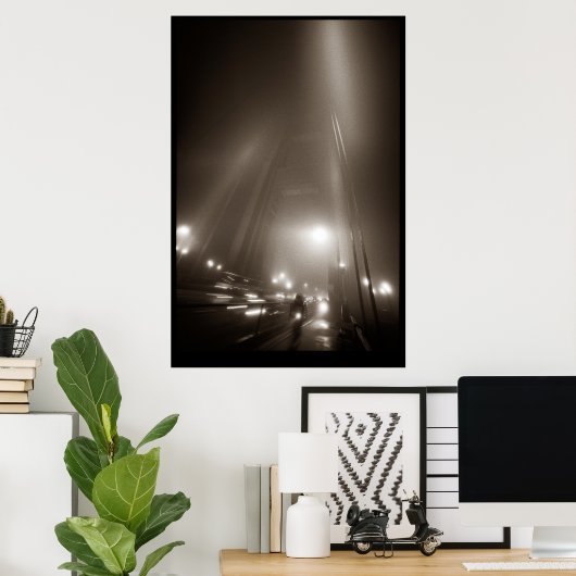 Golden Gate Bridge met wegrijder in mist Poster (Thuiskantoor)