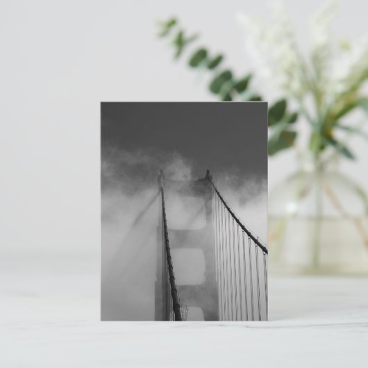 Golden Gate Bridge Tower gehuld in mist Briefkaart (Staand voorkant)