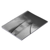 Golden Gate Bridge Tower gehuld in mist Notitieboek (Linkerzijde)