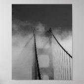 Golden Gate Bridge Tower gehuld in mist Poster (Voorkant)
