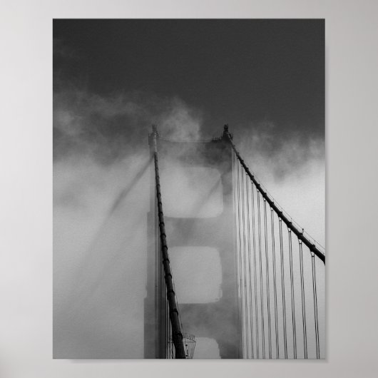 Golden Gate Bridge Tower gehuld in mist Poster (Voorkant)