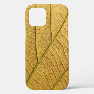 Golden geel bladpatroon in de ochtend. iPhone 12 hoesje