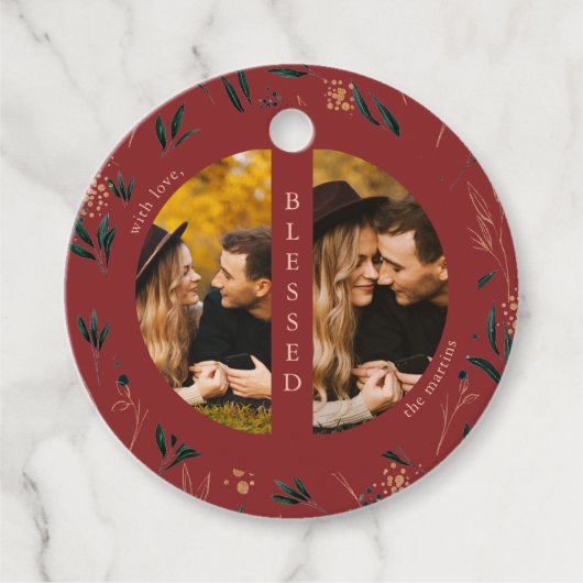 Golden Greenery Red Two Photo Kerstfeestay Bedankjes Labels (Voorkant)