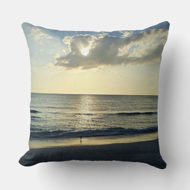 Golden Horizon at Daybreak Kussen (Voorkant)