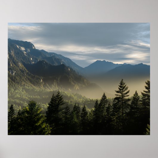 Golden Hour Misty Peaks Evergreen Forest Art Poster (Voorkant)