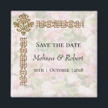 Golden Jeweled Floral Wedding Save the Date Magneet<br><div class="desc">Een decoratief en elegant sparen de date magneet,  met een zacht bloempatroon op de achtergrond in pasteltinten,  met een gouden lijst voor sierdoeleinden aan de linkerbovenzijde,  met een gouden en smaragdjuwel. Dit  trouwmemento maakt deel uit van een groter aantal trouwbenodigdheden en overeenkomende gunsten,  die je hier kunt bekijken: https://www.zazzle.com/collections/golden_jeweled_floral_wedding-119090569795072593</div>