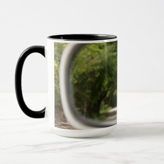 Golden Labrador in Rearview Mirror Mok (Links)