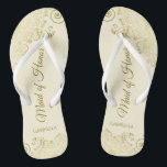 Golden Lace op Ivory Cream Maid of Honor Wedding Teenslippers<br><div class="desc">Deze mooie bruiloft teenslippers zijn een geweldige manier om je meid van eer te bedanken en te herkennen en tegelijkertijd haar voeten te redden. Voorzien van een elegant ontwerp met gouden kant op een ivoor- of roomkleurige achtergrond en fancy goudkleurig script. De test leest Maid of Honor met haar naam...</div>