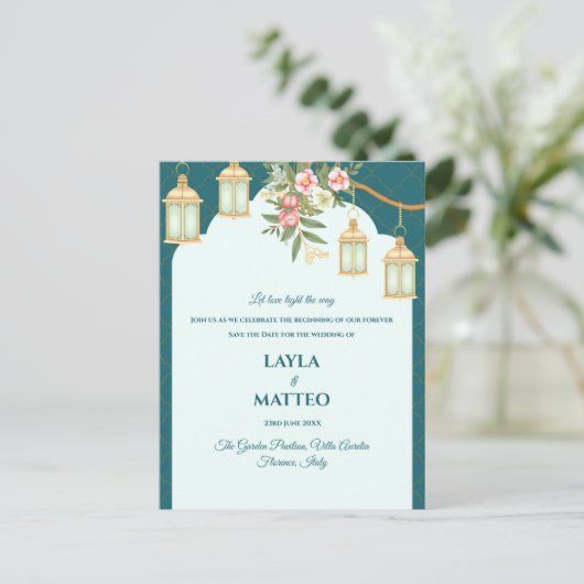 Golden Lantern Floral Teal Blue Wedding Aankondigingskaart (Staand voorkant)