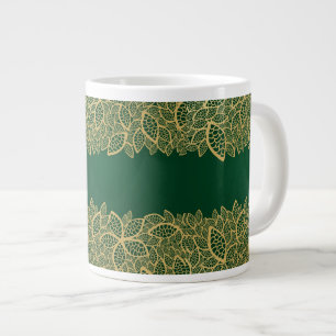 Golden leaf op groene achtergrond grote koffiekop