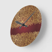 Golden leaf op rode achtergrond ronde klok (Hoek)