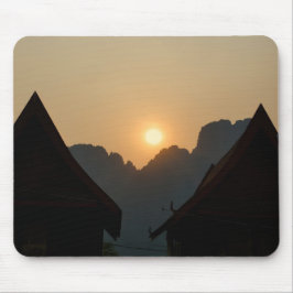 Golden light on the peaks: sunset in Vang Vieng Muismat
