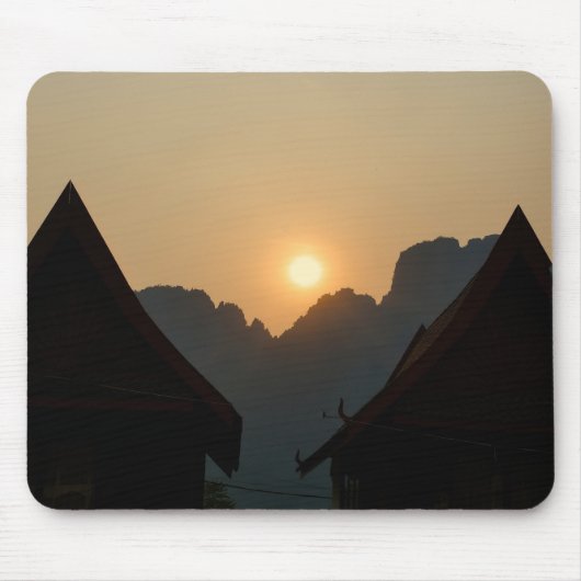 Golden light on the peaks: sunset in Vang Vieng Muismat (Voorkant)