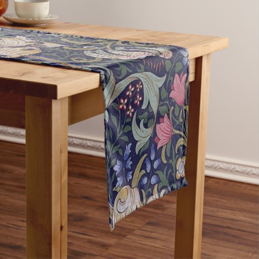 Golden Lily, William Morris Korte Tafelloper (Voorbeeld)