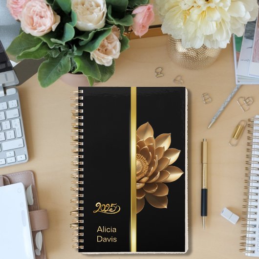 Golden Lotus op zwart | Je naam | 2025 Planner