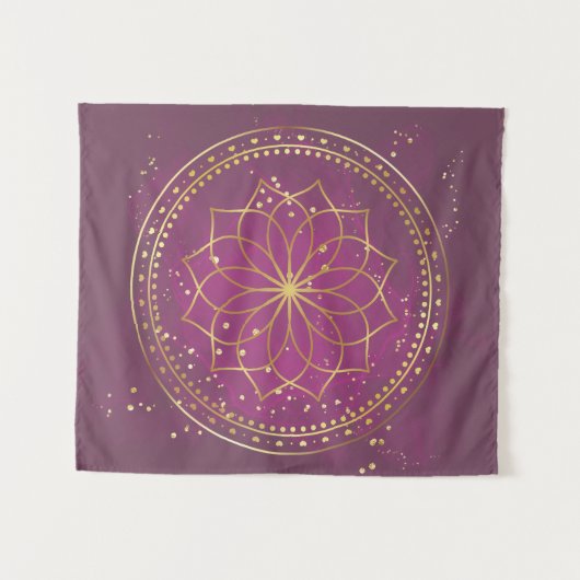 Golden Mandala op Plum | Elegante Heilige Geometri Wandkleed (Voorkant (horizontaal))