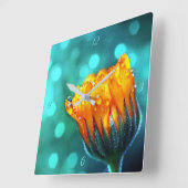 Golden Marigold op Blauwgroen Bokeh Vierkante Klok (Hoek)