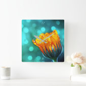 Golden Marigold op Blauwgroen Bokeh Vierkante Klok (Huis)