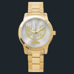 Golden Menorah Horloge<br><div class="desc">Unisex overmaatse gouden armbandhorloge met een afbeelding van een gouden menorah op gleaming zilver. Zie bijpassende vierkante knop,  vierkante meter,  grote vierkante sleutelhanger van hoogwaardig metaal en vierkant ketting. Zie het volledige collectie van de Horloge van de Hanukkah onder de categorie van ACCESSOIRES in de sectie van FEESTDAGEN.</div>