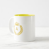 Golden Monogram en Kroon met Laurel Leaves Tweekleurige Koffiemok (Voorkant links)
