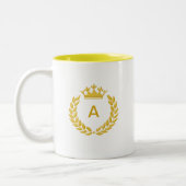 Golden Monogram en Kroon met Laurel Leaves Tweekleurige Koffiemok (Links)