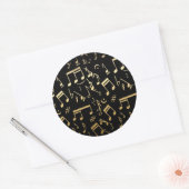 Golden musical notes op zwarte achtergrond ronde sticker (Envelop)