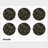 Golden musical notes op zwarte achtergrond ronde sticker (Vel)