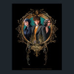 Golden Newt, Tina en Leta Art Deco Portrait Poster<br><div class="desc">FANTASTISCHE BEASTEN: DE CRIMINALITEITEN VAN GRINDELWALD™ | Bekijk dit nieuwe kunstportret met PORPENTINA GOLDSTEIN™,  NEWT SCAMANDER™ en Leta Leodd in een  cirkelvormig lijst. Bekijk deze prachtige afbeelding vandaag op je favoriete Zazzle-product!</div>