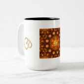 Golden Om Namaste' Tweekleurige Koffiemok (Voorkant links)