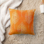 Golden Oranje Leaf Pattern Pillow Kussen<br><div class="desc">Decoratieve werpkussens met een gouden gele bladpatroon aan beide zijden.</div>