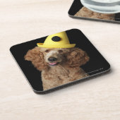 Golden Poodle Dog met een geel pet Onderzetter (Linkerzijde)
