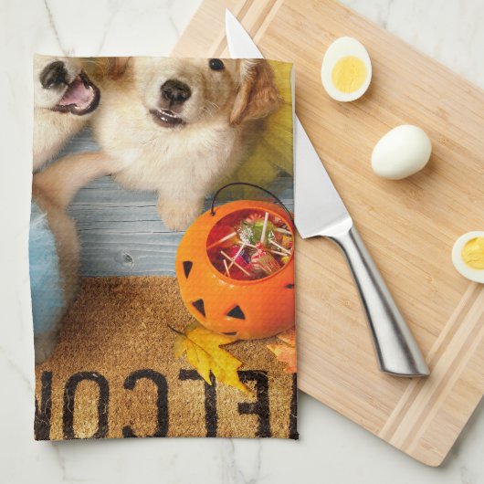 Golden Puppies Trick of Treating Theedoek (Quarter Fold)