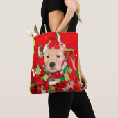 Golden Puppy Tangled in kerstgarland Tote Bag (Dichtbij)