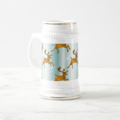 Golden rendier loopt over ijskast bierpul (Voorkant links)