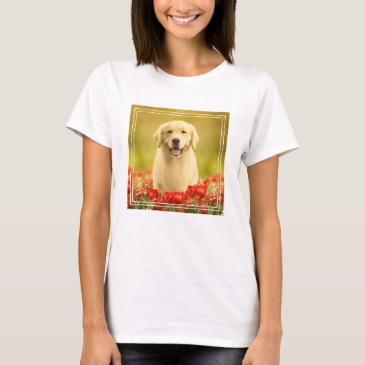 Golden Retirever in Red Flowers T-shirt (Voorkant)