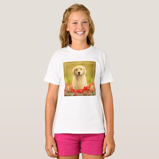 Golden Retirever in Red Flowers T-shirt (Voorkant volledig)
