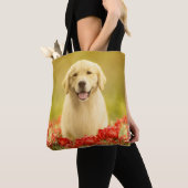 Golden Retirever in Red Flowers Tote Bag (Dichtbij)