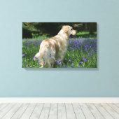 Golden Retreiver in Flowers Canvas Afdruk (Insitu (Houten vloer))