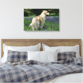 Golden Retreiver in Flowers Canvas Afdruk (Insitu (Slaapkamer))