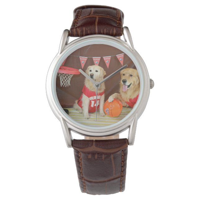 Golden Retriever Basketball Game Horloge (Voorkant)