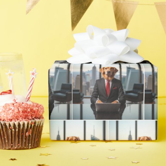 Golden Retriever CEO in een moderne Kantoor Cadeaupapier (Verjaardagsfeest)