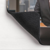 Golden Retriever CEO in een moderne Kantoor Muismat (Hoek)