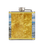 Golden retriever die zich op blauwe oceaan heupfles (Achterkant)