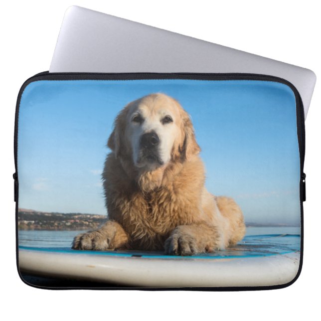 Golden Retriever Dog die op een pedaalbord leest Laptop Sleeve (Voorkant)