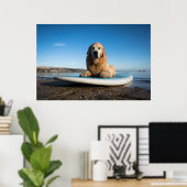 Golden Retriever Dog die op een pedaalbord leest Poster (Thuiskantoor)