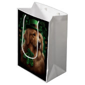 Golden Retriever Dog op St. Patrick's Day Medium Cadeauzakje (Voorkant Gekanteld)