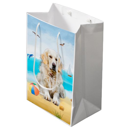 Golden Retriever Dog op strand Medium Cadeauzakje (Voorkant Gekanteld)